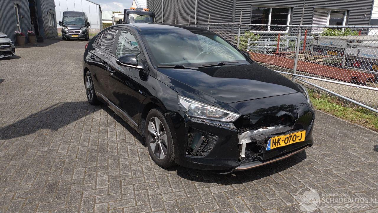 Hyundai Ioniq Comfort EV licht schade gewoon rijdbaar!