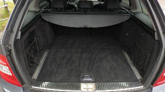 Mercedes C-klasse 200 Kombi Elegance nette goed rijdende auto weinig schade! picture 18