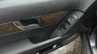 Mercedes C-klasse 200 Kombi Elegance nette goed rijdende auto weinig schade! picture 13