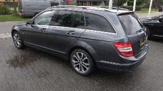 Mercedes C-klasse 200 Kombi Elegance nette goed rijdende auto weinig schade! picture 5