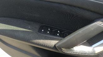 Peugeot 308 1.6 hdi premium euro6 rijdbare schade ! picture 12