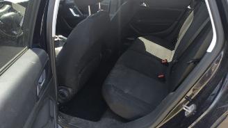 Peugeot 308 1.6 hdi premium euro6 rijdbare schade ! picture 17