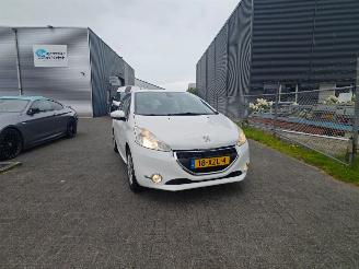 uszkodzony samochody osobowe Peugeot 208 PEUGEOT 208 Peugeot 208 1.2 Vti 12V PureTech 82 NETTE AUTO 2012/9