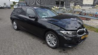 damaged passenger cars BMW 3-serie 330 I X-drive Automaat 21.000 km Nap! Zeer netjes Rijdbaar 2023/12
