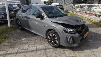 Auto incidentate Peugeot 208 1.2 Hybride 1504 km Nieuwstaat! 2026/4
