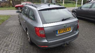 Skoda Superb 1.6 Tdi nette auto geen schade koppeling versleten picture 5