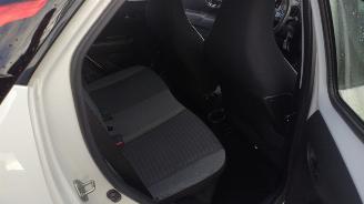 Toyota Aygo 1.0 Automaat 29000 km Mooie nette auto Schroefschade picture 22