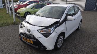 Toyota Aygo 1.0 Automaat 29000 km Mooie nette auto Schroefschade picture 3