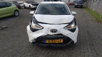 Toyota Aygo 1.0 Automaat 29000 km Mooie nette auto Schroefschade picture 2