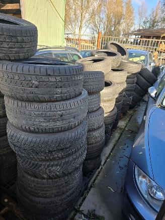 Unfallwagen Abarth Koleos partij goeie banden voor export alle maten door elkaar 2024/1