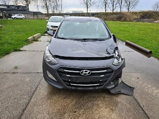 uszkodzony samochody osobowe Hyundai I-30  2016/2