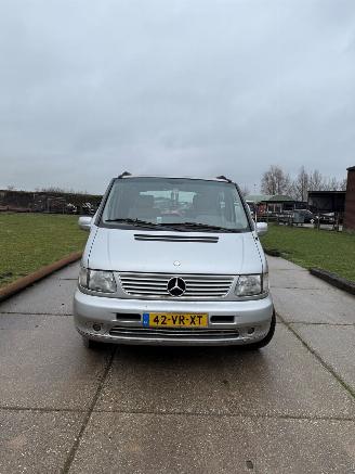 Damaged car Mercedes V-klasse 2.2 CDI 2000/8