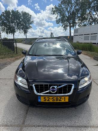 skadebil auto Volvo V-70 1.6 T4 2011/1