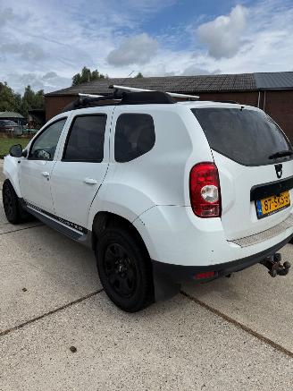 Dacia Duster 4X4 SUV picture 5