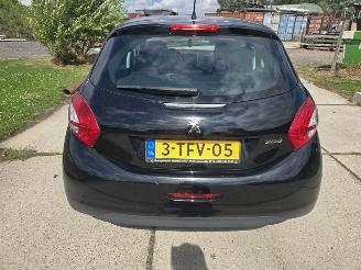 Peugeot 208 1.2vti picture 6