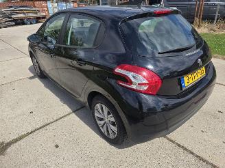 Peugeot 208 1.2vti picture 5