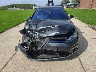 krockskadad bil auto Volkswagen Golf GTE 2015/2