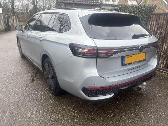 Volkswagen Passat 1.5 eTSI R-Line Edi PANORMA VOLL picture 2