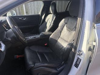 Volvo V-60 R-DESIGN 2.0 D MOMENTUM-LEER-PANO-AUTOMAAT-150PK-BOM VOL picture 18