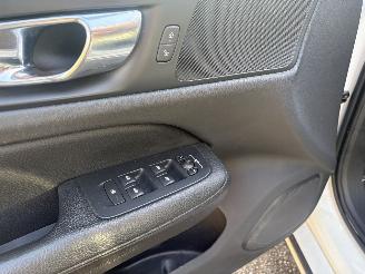 Volvo V-60 R-DESIGN 2.0 D MOMENTUM-LEER-PANO-AUTOMAAT-150PK-BOM VOL picture 19