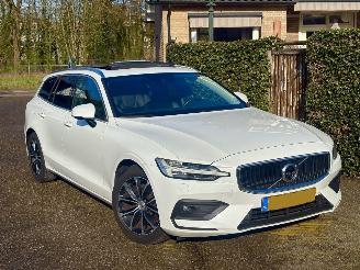 Auto incidentate Volvo V-60 R-DESIGN 2.0 D MOMENTUM-LEER-PANO-AUTOMAAT-150PK-BOM VOL 2019/4