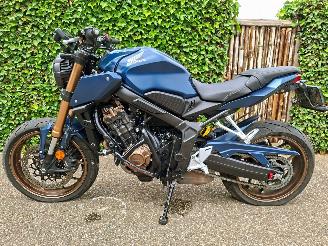 krockskadad bil motor Honda CB 650 R Neo Sp Café 2023/6