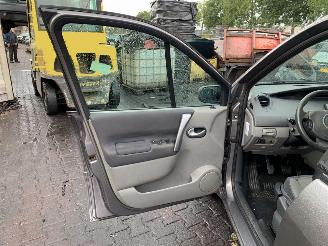 Renault Scenic 1.6 16V MPV  Benzine 1.598cc 82kW (111pk) FWD 2005-10/2008-11 picture 13