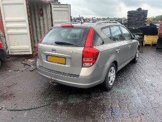 Kia Cee d  picture 11