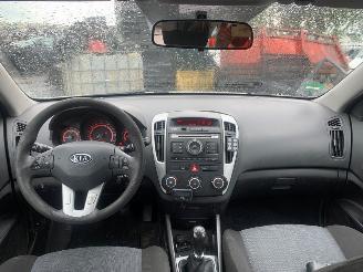 Kia Cee d  picture 17