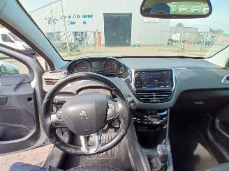 Peugeot 208  picture 13