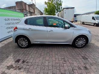 Peugeot 208  picture 4