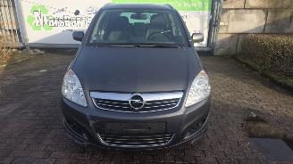 Vaurioauto  passenger cars Opel Zafira Automaat 2011/7