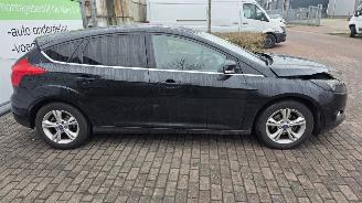 Ford Focus 1.6 Ti-VCT 16V 105 Hatchback  Benzine 1.596cc 77kW (105pk) FWD 2010-07/2018-05  IQDB picture 4