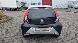 Toyota Aygo 1.0 12V VVT-i Hatchback  Benzine 998cc 53kW (72pk) FWD 2018-03 (KGB40) 1KRFE picture 12