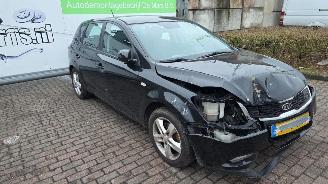 Kia Cee d 1.4 CVVT 16V Hatchback 4Dr Benzine 1.396cc 66kW (90pk) FWD 2009-09/2012-12 (EDB5PB; EDB5PD; EDB5PE) G4FA5 picture 2