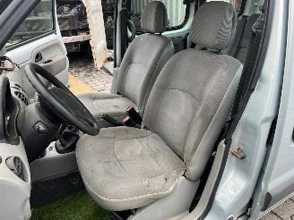 Renault Kangoo 1.6 16V MPV  Benzine 1.598cc 70kW (95pk) FWD 2001-06/2008-01 (KC0L; KC0P; KC0S; KC1N) K4M752 picture 18