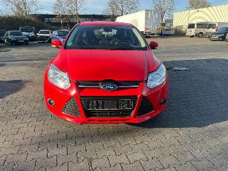 skadebil auto Ford Focus 1.0 Ti-VCT EcoBoost 12V 100 Combi/o 2013/3