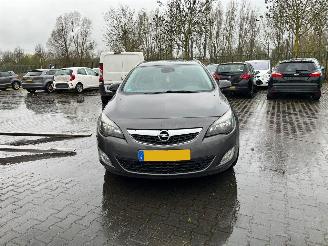 krockskadad bil auto Opel Astra SPORTS TOURER 2012/1