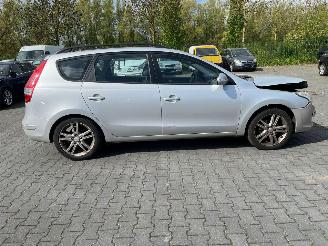 Hyundai I-30 KMHDC81DP9U023428 picture 8