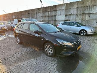 Opel Astra SPORTS TOURER picture 4