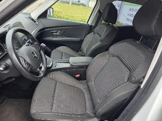 Renault Scenic 1.3 TCE 140 16V MPV  Benzine 1 332cc 103kW (140pk) picture 19