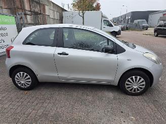 Toyota Yaris 1.0 12V VVT-i Hatchback  Benzine 998cc 51kW (69pk) picture 3
