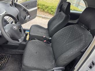 Toyota Yaris 1.0 12V VVT-i Hatchback  Benzine 998cc 51kW (69pk) picture 15