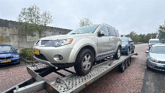 Mitsubishi Outlander 2.4 16V Mivec 4x2 SUV  Benzine 2.360cc 125kW (170pk) picture 3