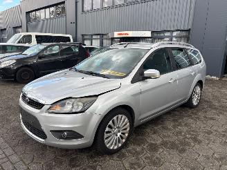 uszkodzony samochody osobowe Ford Focus Wagon 1.8 2010/3