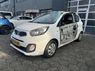 krockskadad bil auto Kia Picanto 1.0 CVVT Economy Line 2013/11