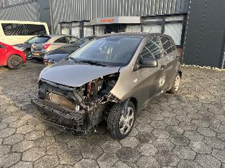 Vaurioauto  passenger cars Kia Picanto 1.0 12V 2011/6