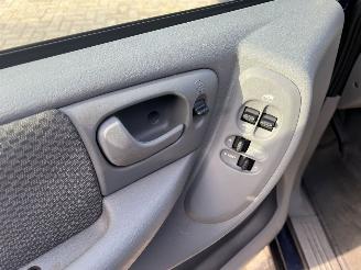Chrysler Voyager 3.3i V6 SE Luxe picture 9