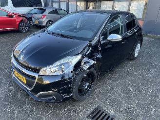 Coche accidentado Peugeot 208 1.2 PureTech Active 2016/7