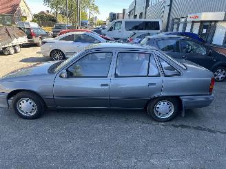 Opel Kadett 1.6i LS picture 2
